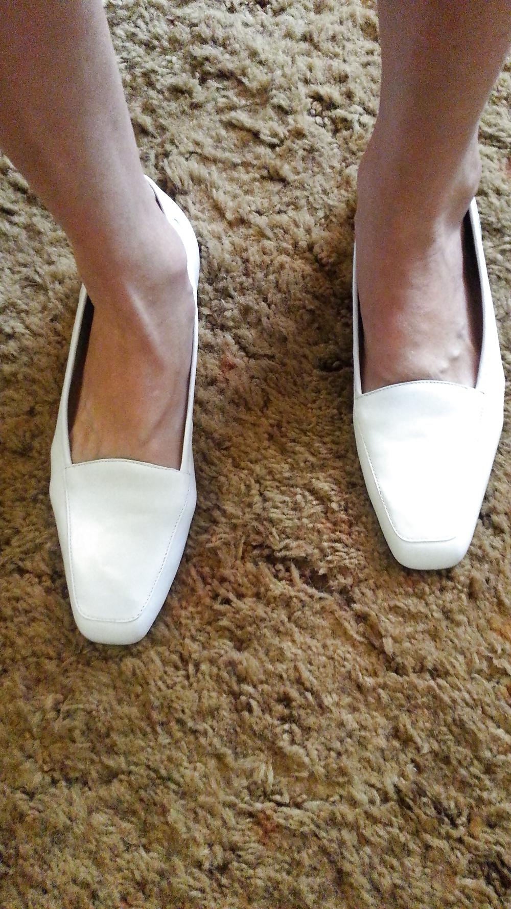 25P MATURE FEET AND SHOES