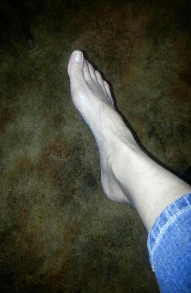 25P MATURE FEET AND SHOES
