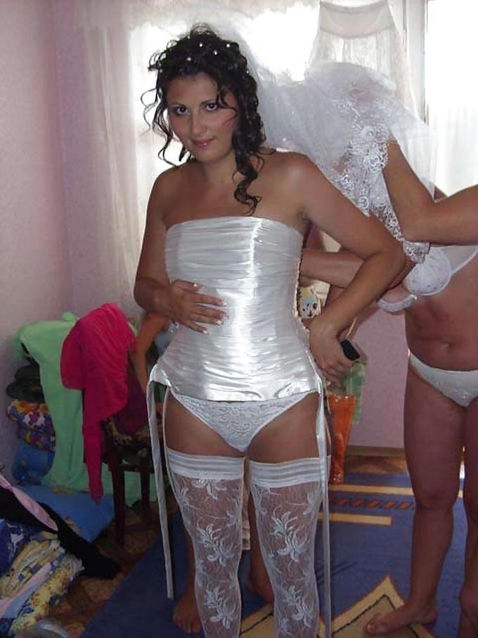 25P Here Comes the Bride 1