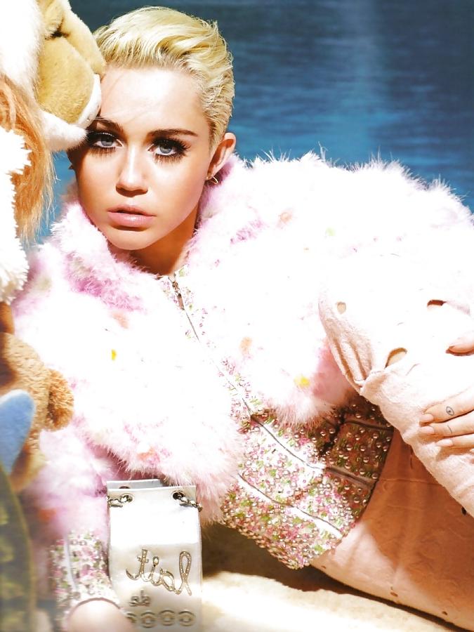 7P Miley Cyrus Goes Topless for V Magazine