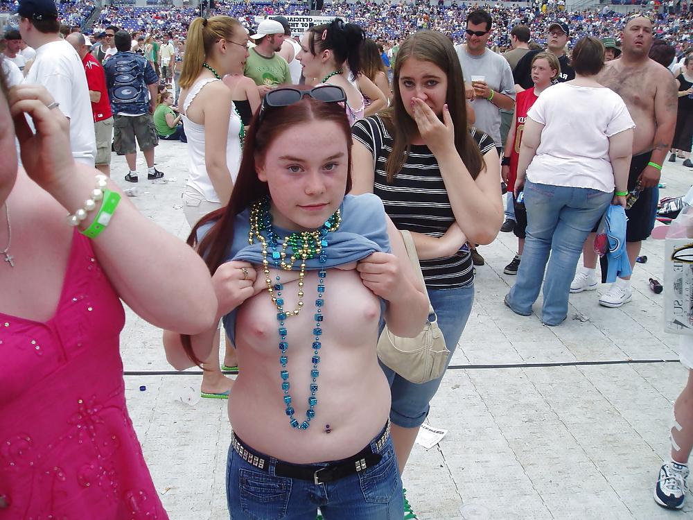 25P Flashing In Public 5