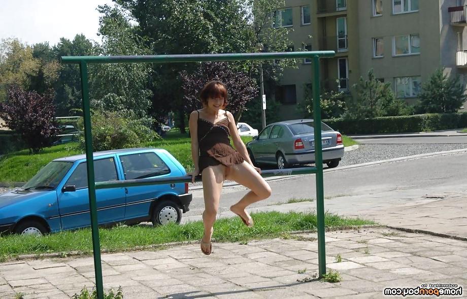 18P Pussy flashing in public