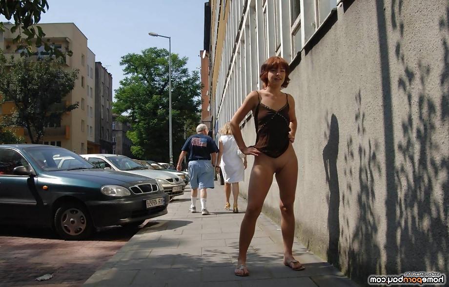18P Pussy flashing in public