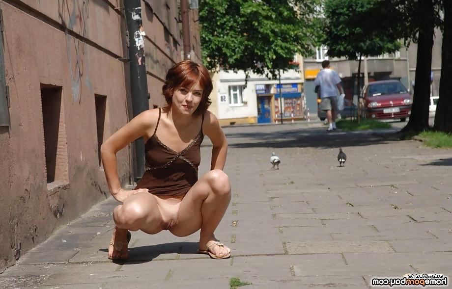 18P Pussy flashing in public