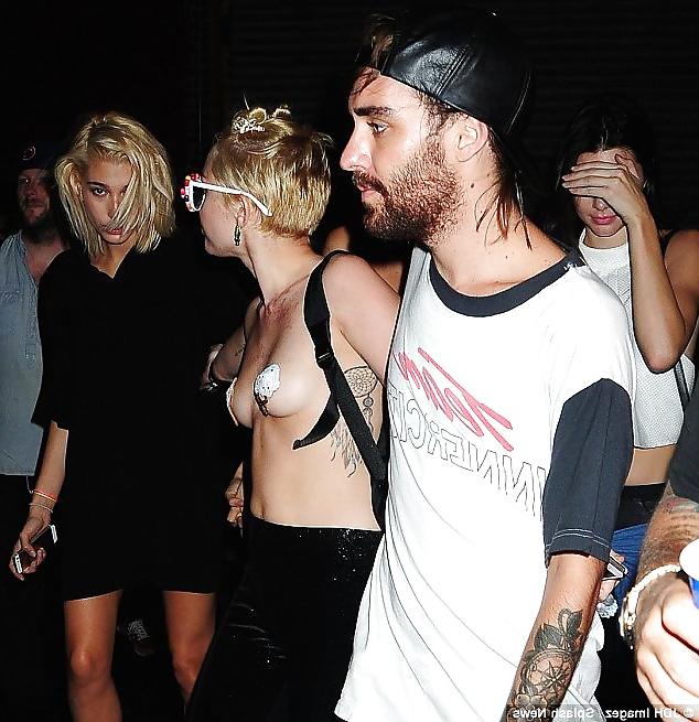 7P Miley Cyrus topless in public