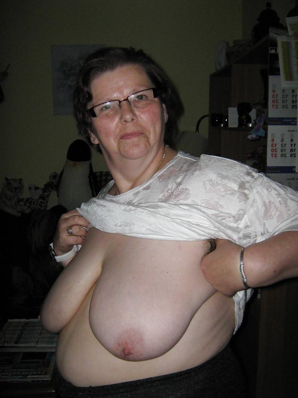 25P Hot Ladies In Glasses 25