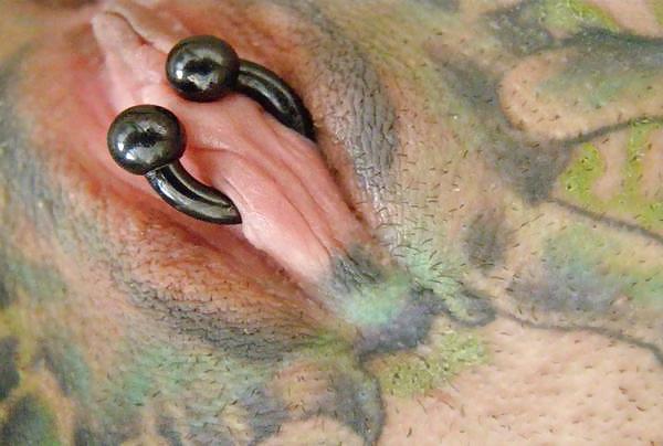 25P Vaginal jewelry and art (pretty pussies)