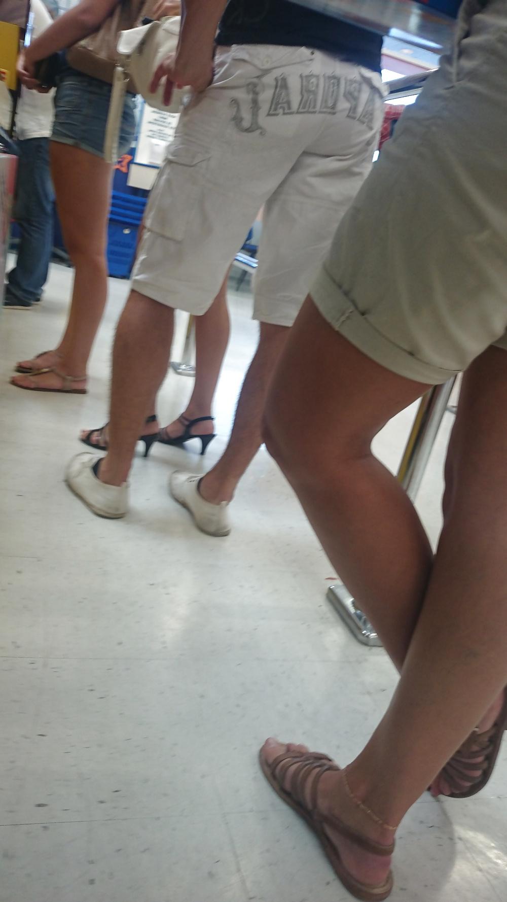 25P Candid heels feet and legs in supermarket