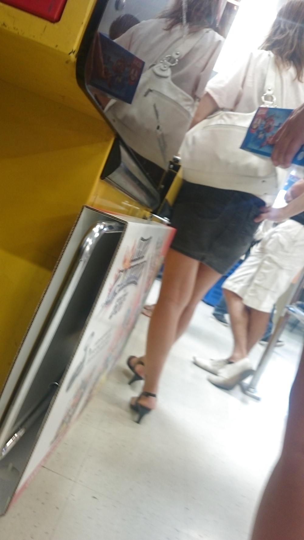 25P Candid heels feet and legs in supermarket