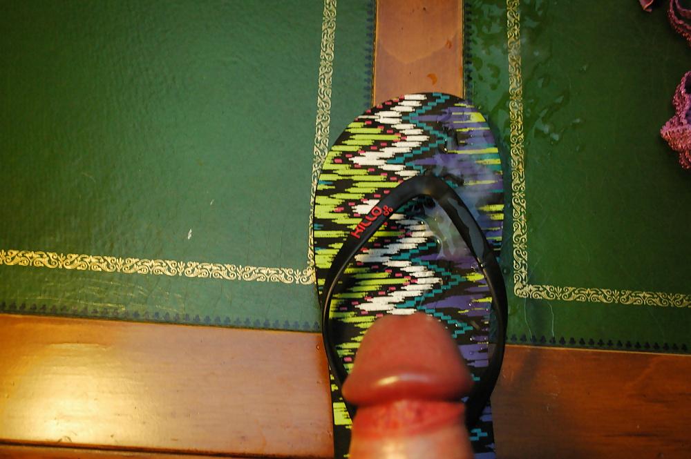 12P Play with socks and flip-flops from daughter