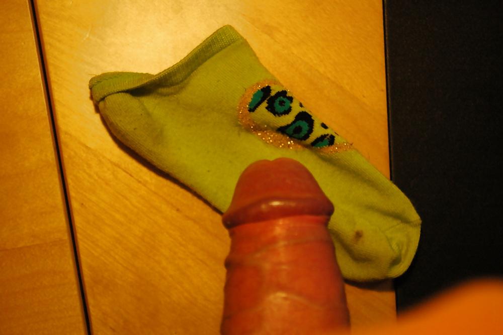 12P Play with socks and flip-flops from daughter