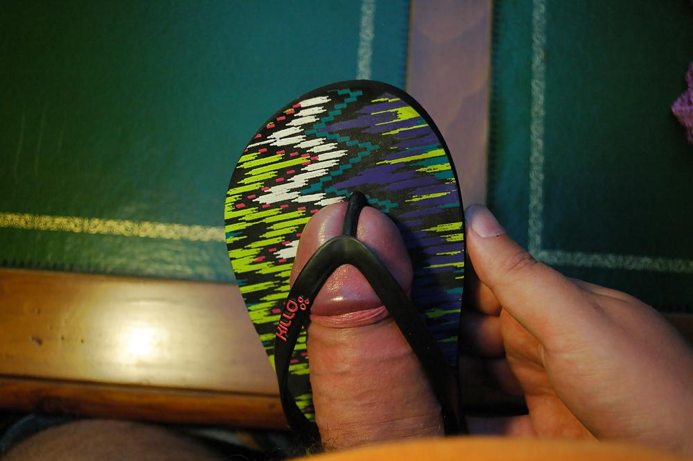 12P Play with socks and flip-flops from daughter