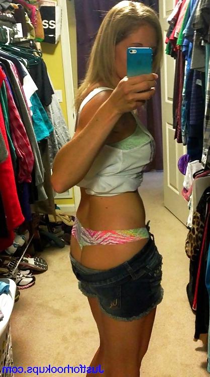 25P Topless Teens in Green Bodypaint