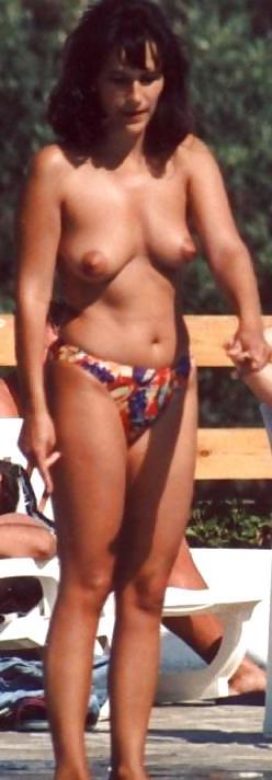 25P Topless Girls!