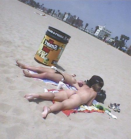 25P Topless Girls!