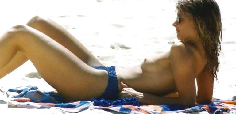 25P Topless Girls!