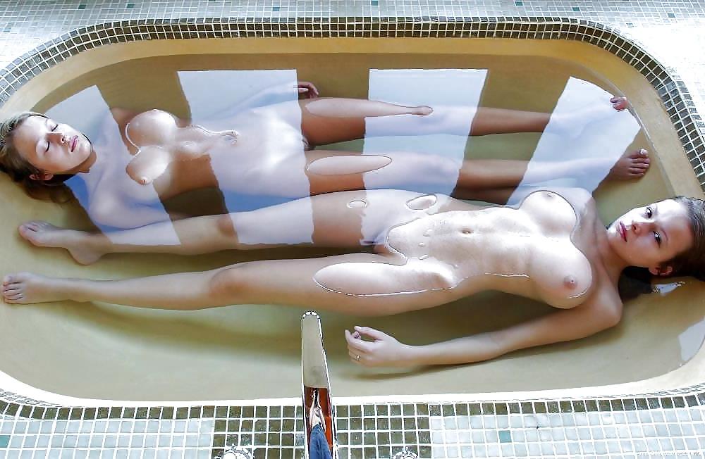 25P Erotic Art (1)