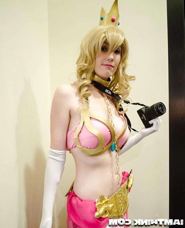 25P Cosplay Princess Peach (Nintendo) AKA Princess Bitch