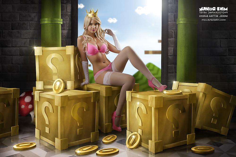 25P Cosplay Princess Peach (Nintendo) AKA Princess Bitch