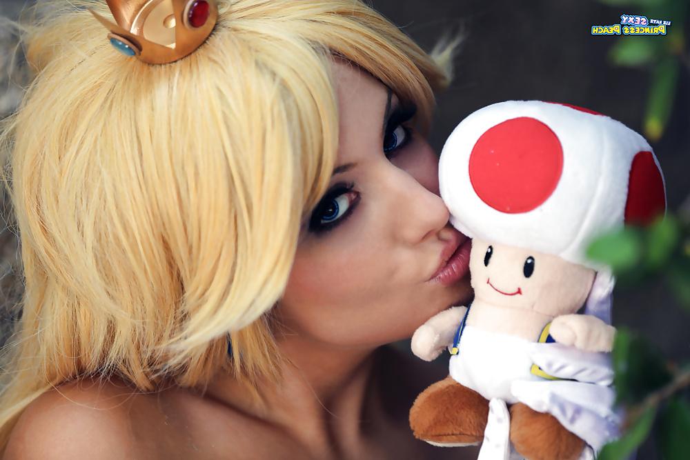 25P Cosplay Princess Peach (Nintendo) AKA Princess Bitch
