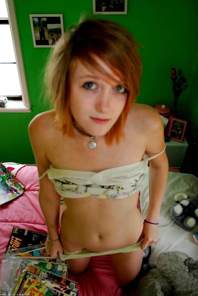 25P Cute emo girl