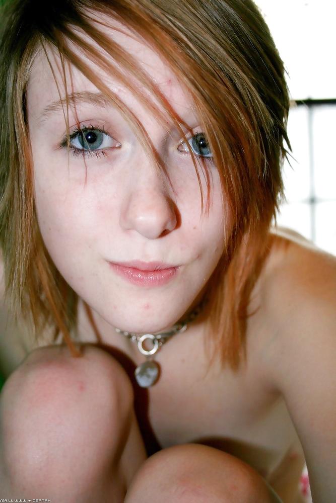 25P Cute emo girl