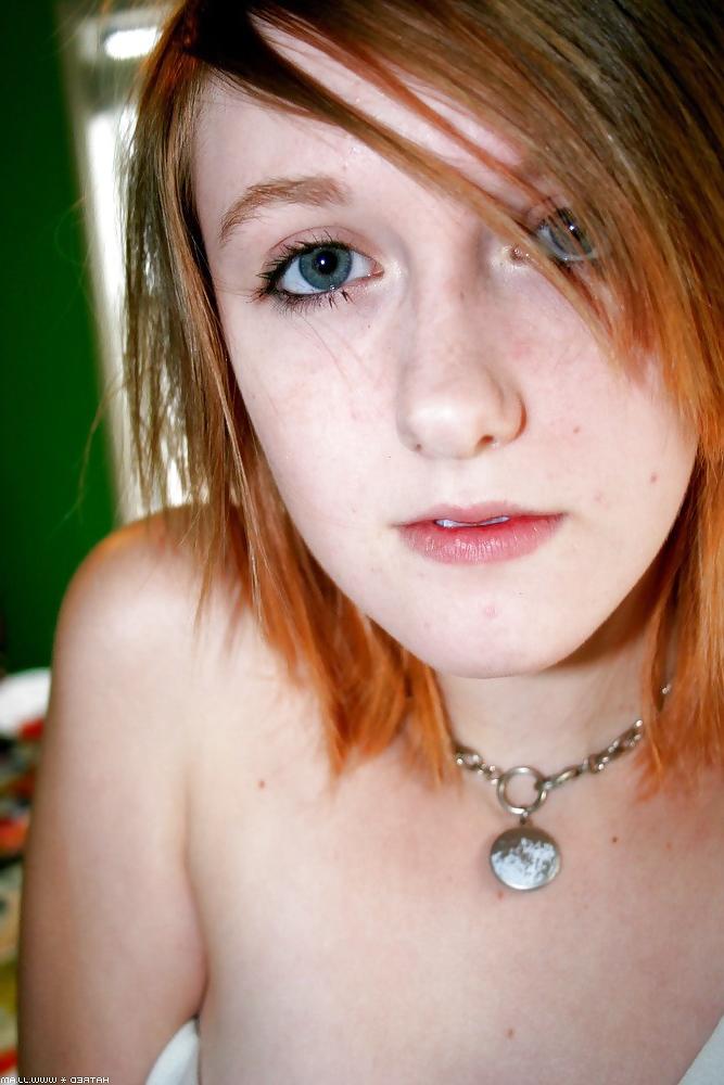 25P Cute emo girl