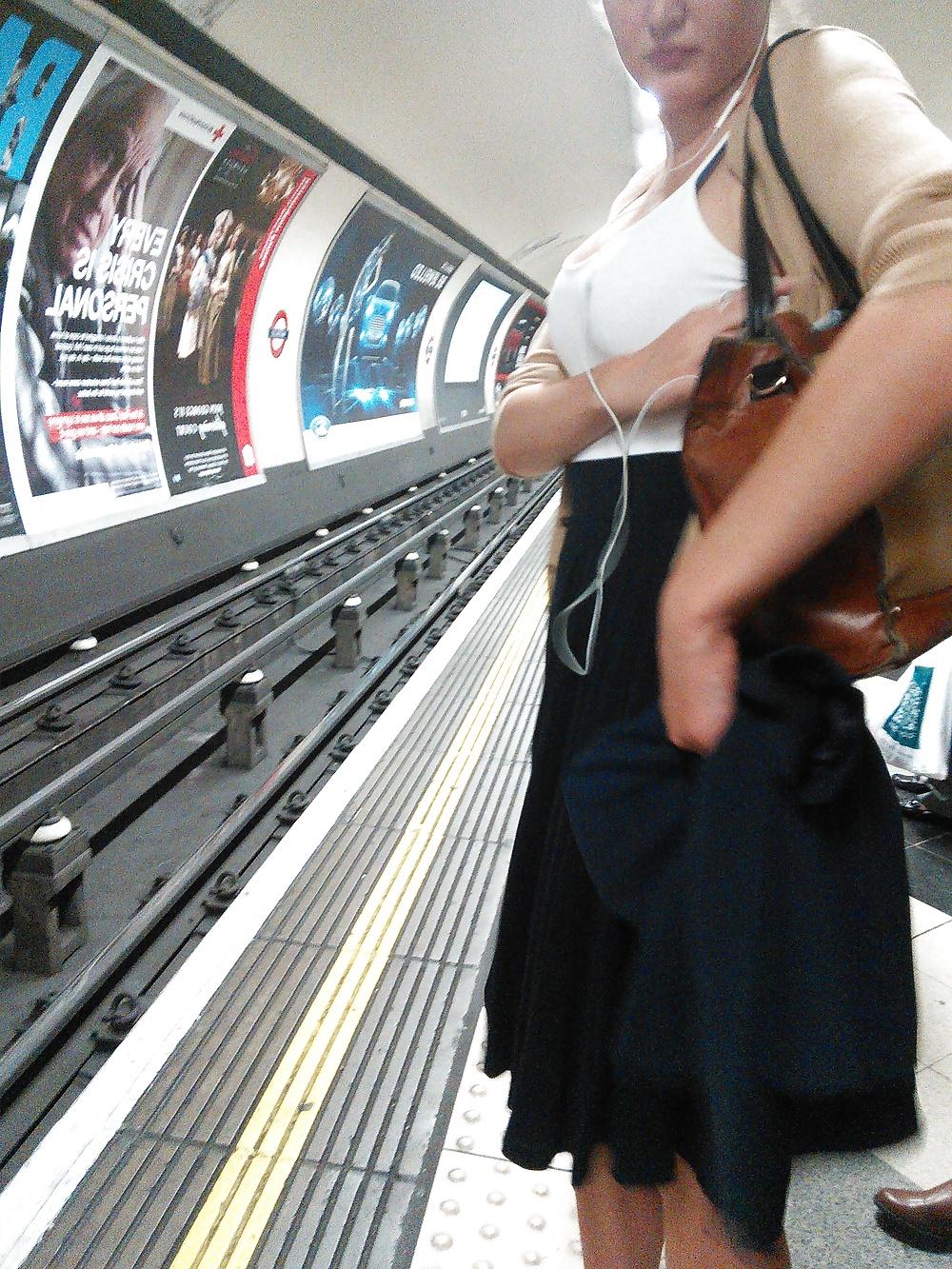 12P Londonperv's Candids 2014 - Train Perving vol 3
