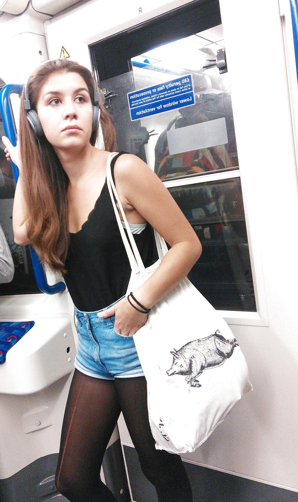 12P Londonperv's Candids 2014 - Train Perving vol 3