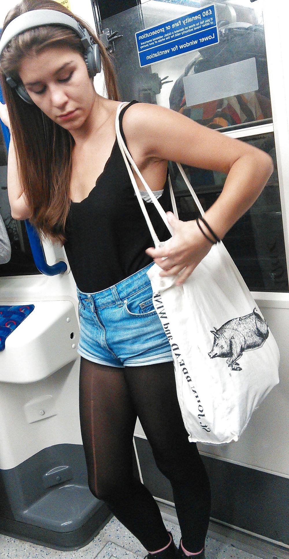 12P Londonperv's Candids 2014 - Train Perving vol 3