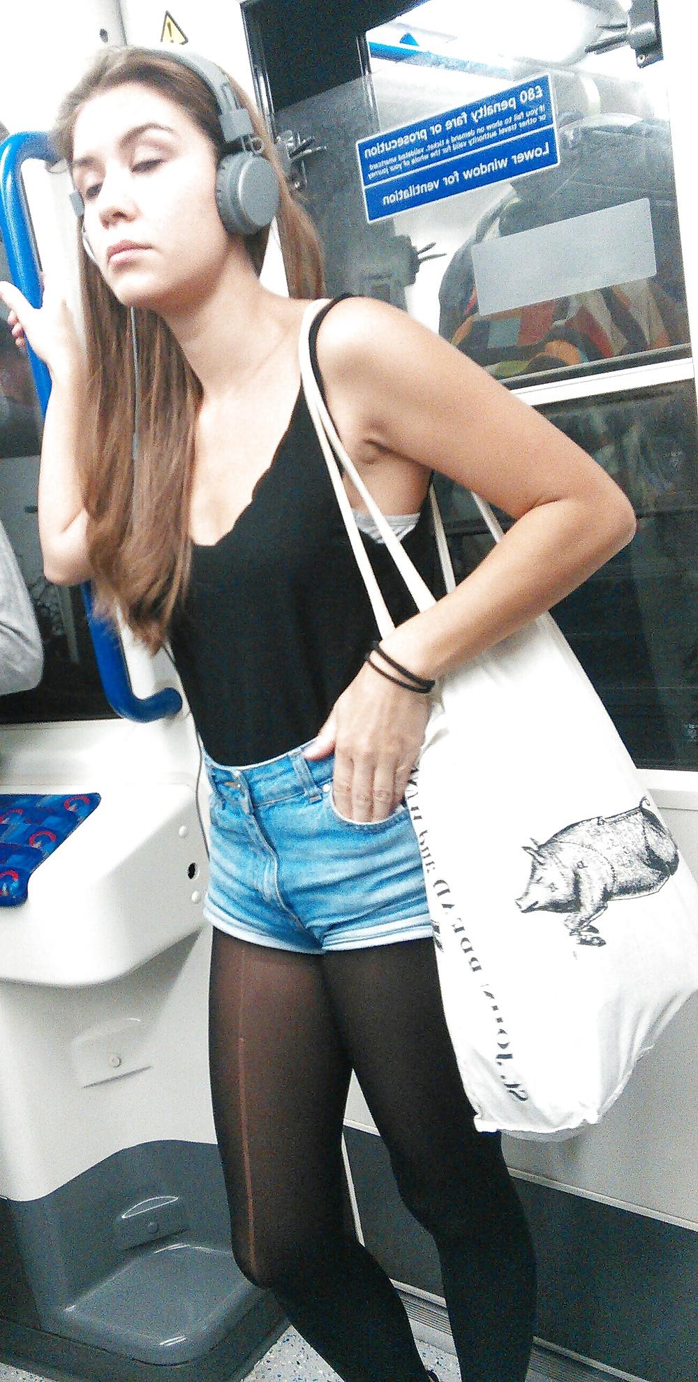 12P Londonperv's Candids 2014 - Train Perving vol 3