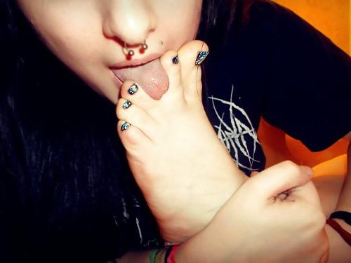 25P Self Feet Licking