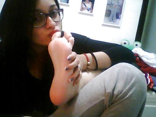 25P Self Feet Licking