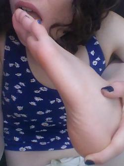 25P Self Feet Licking