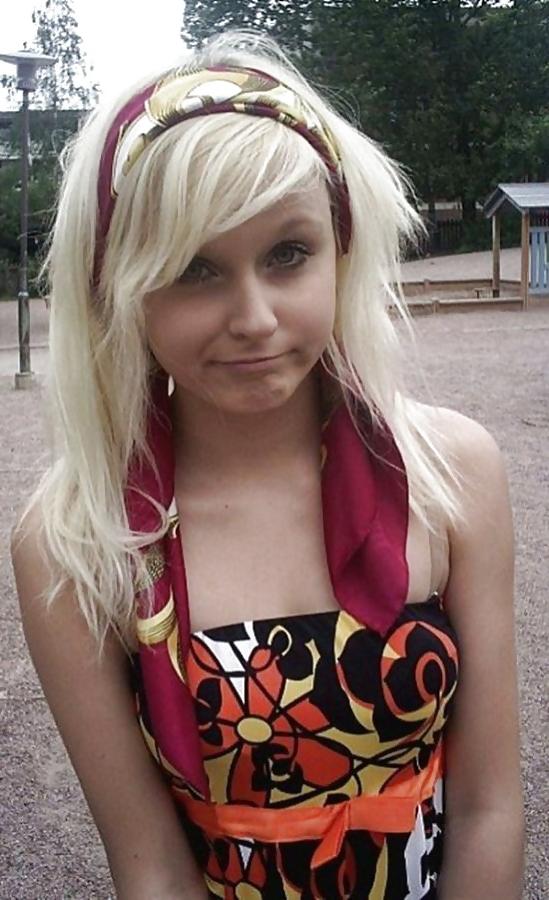4P Sexy Bitch 20 Years old Girl from London