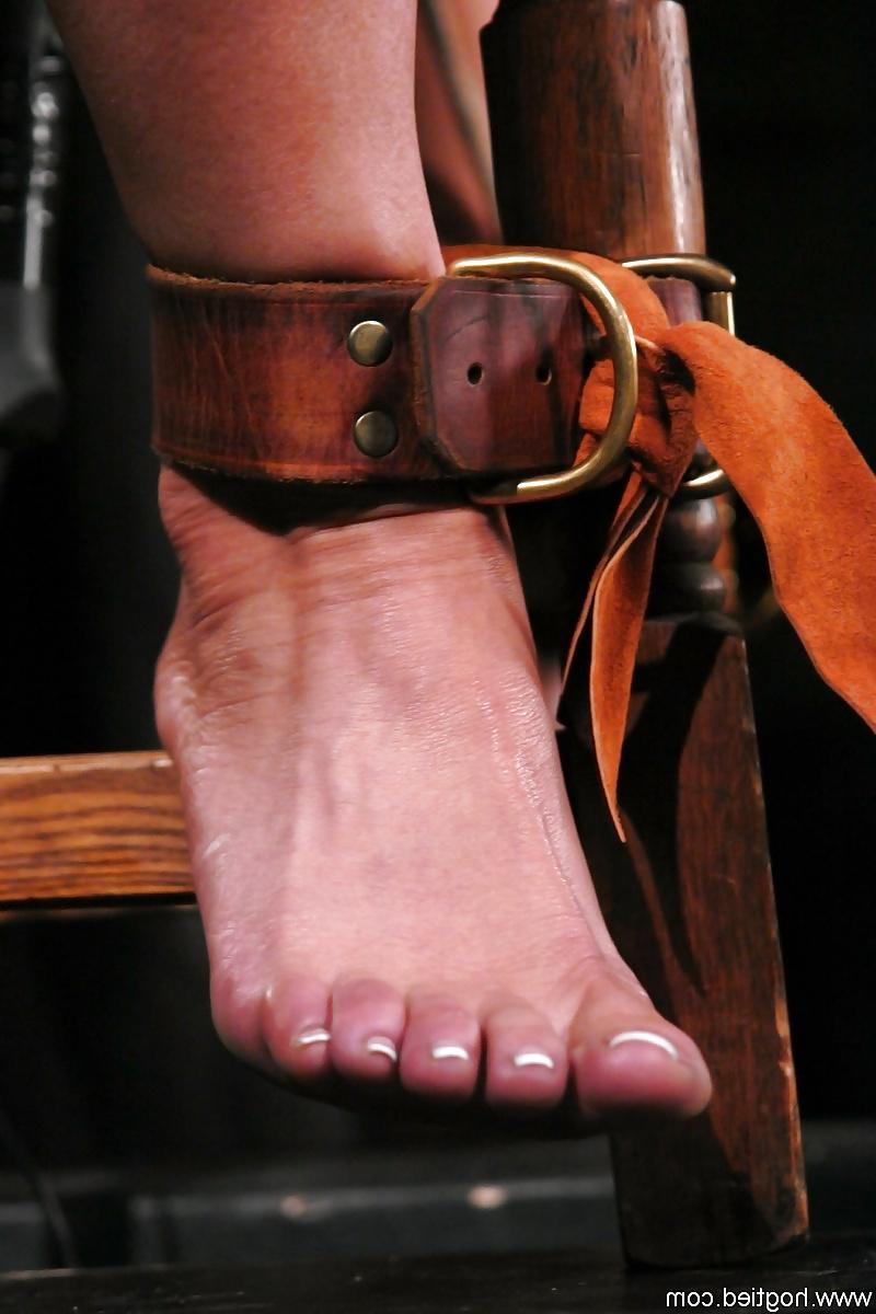 25P Ava Devine feet
