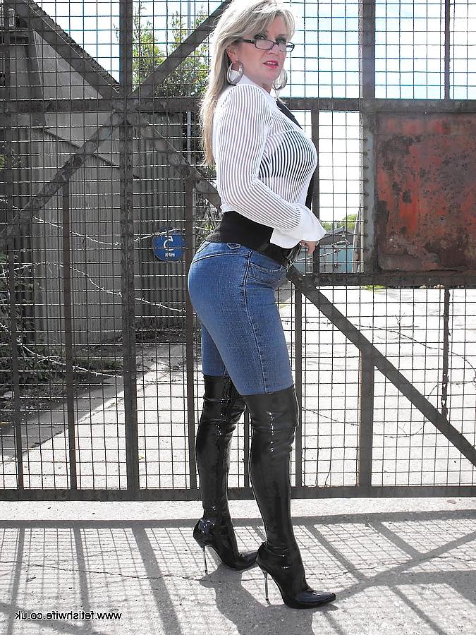 25P British mature Clare