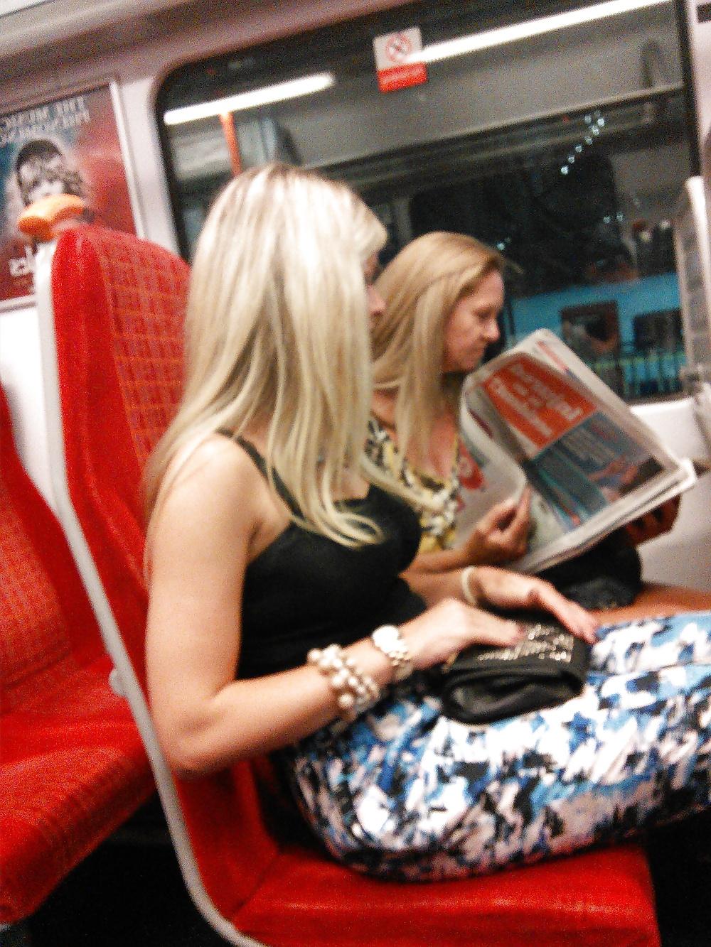 10P Londonperv's Candids 2014 - Train Perving vol 2