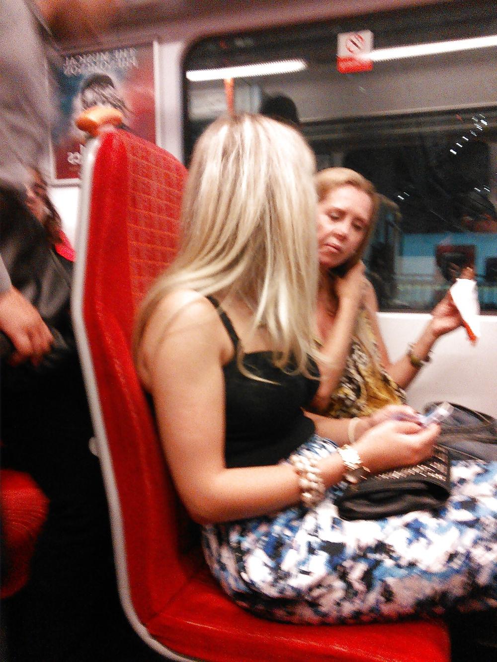 10P Londonperv's Candids 2014 - Train Perving vol 2