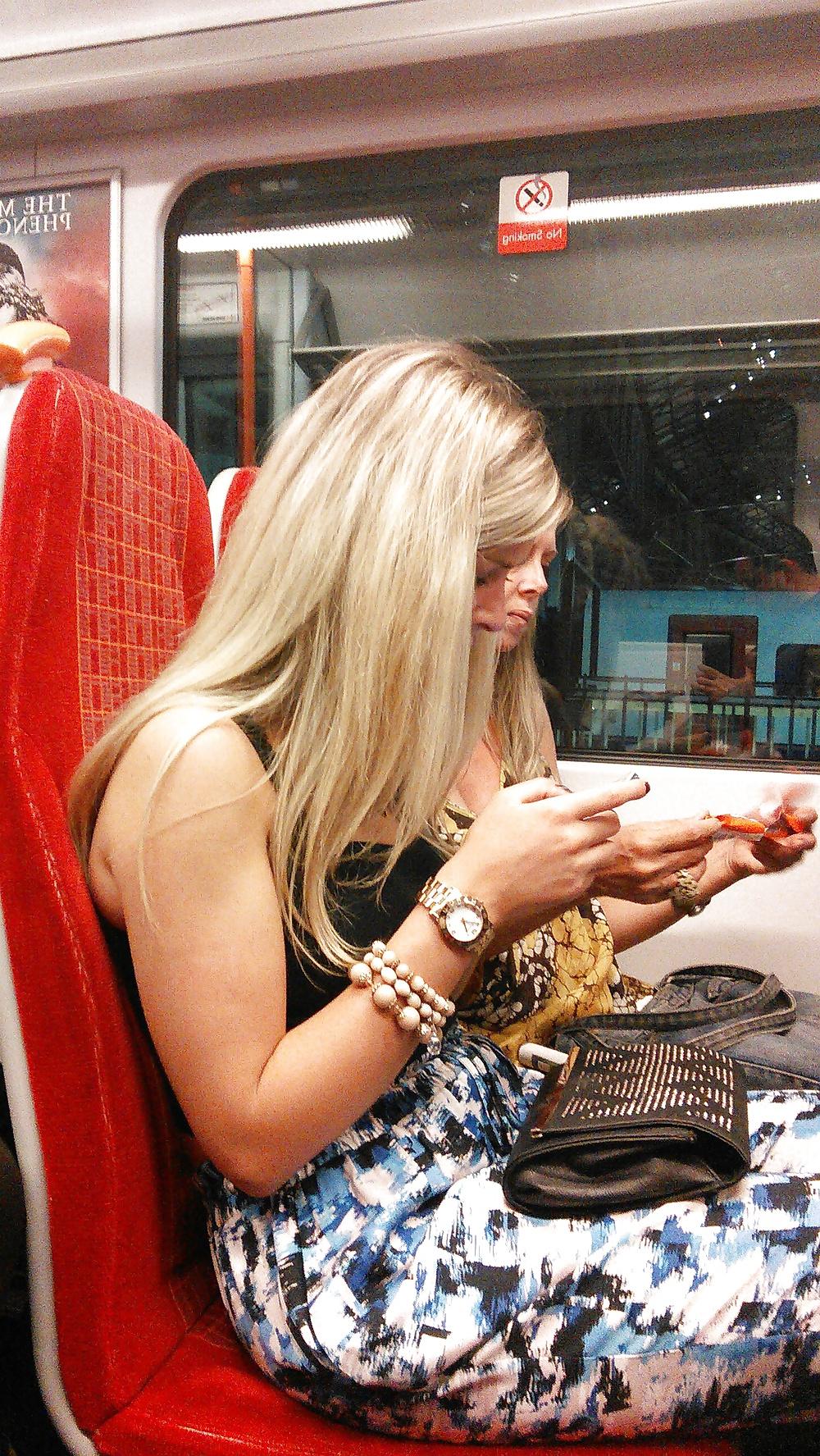 10P Londonperv's Candids 2014 - Train Perving vol 2