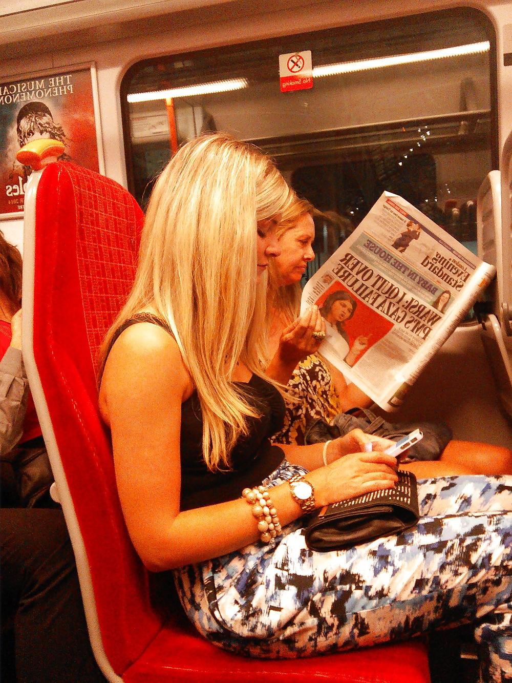 10P Londonperv's Candids 2014 - Train Perving vol 2