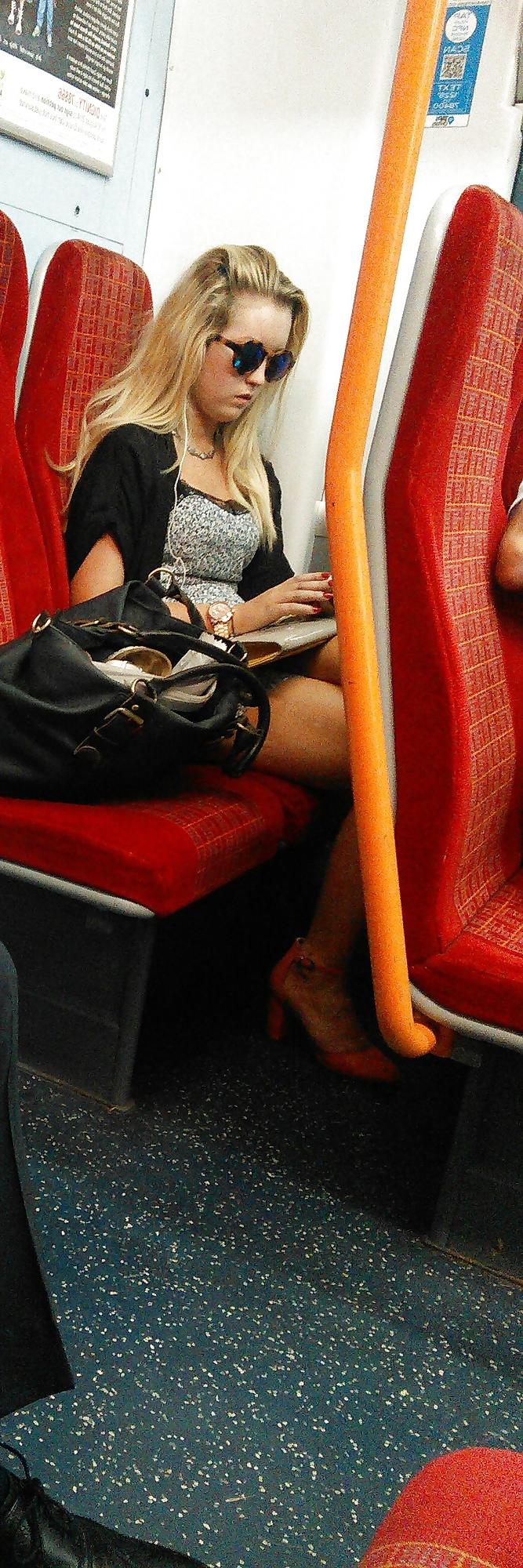 10P Londonperv's Candids 2014 - Train Perving vol 2
