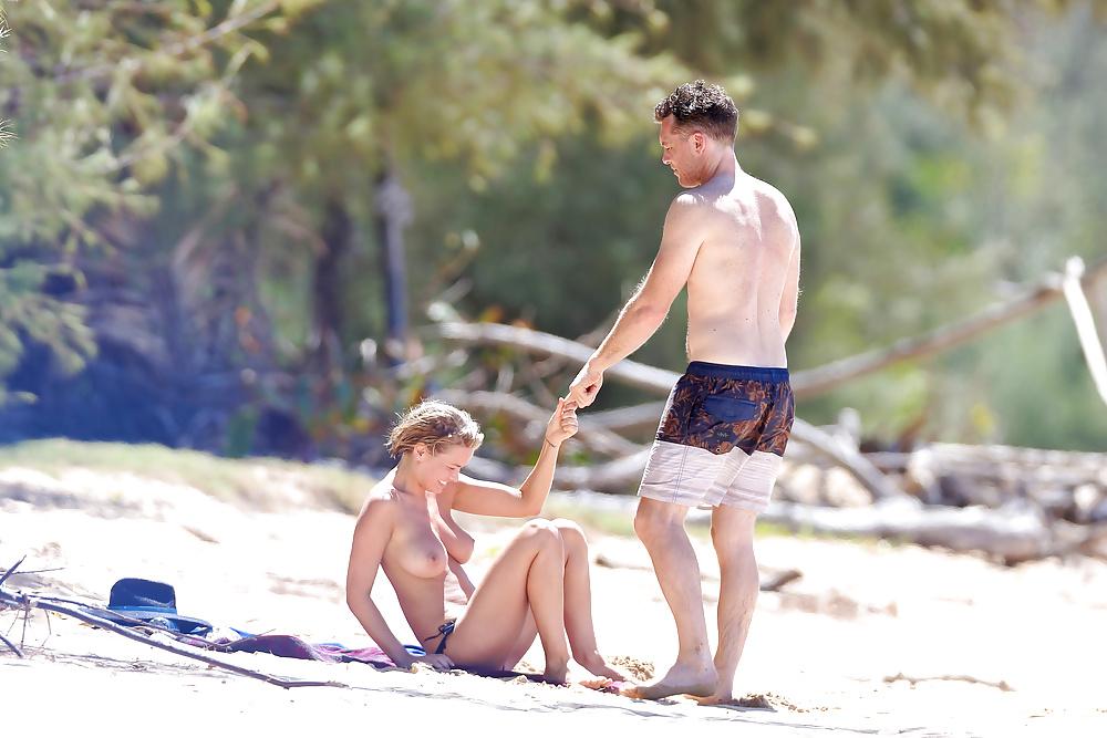 23P Lara Bingle topless (Uncensored)