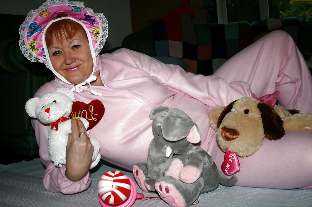22P Pink Baby Romper Suit! (Kinky Mature Granny)