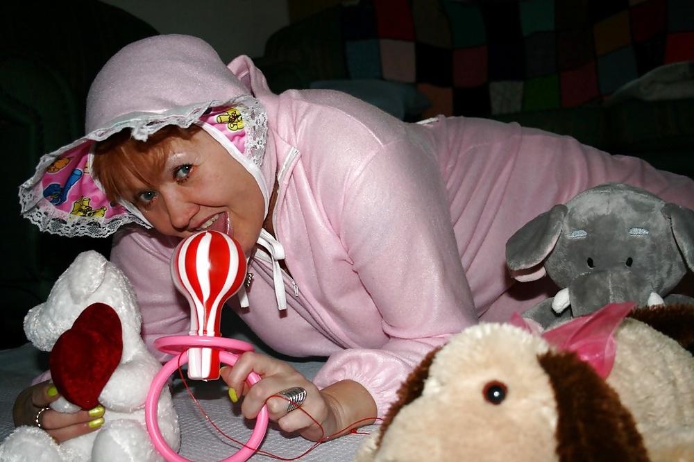 22P Pink Baby Romper Suit! (Kinky Mature Granny)