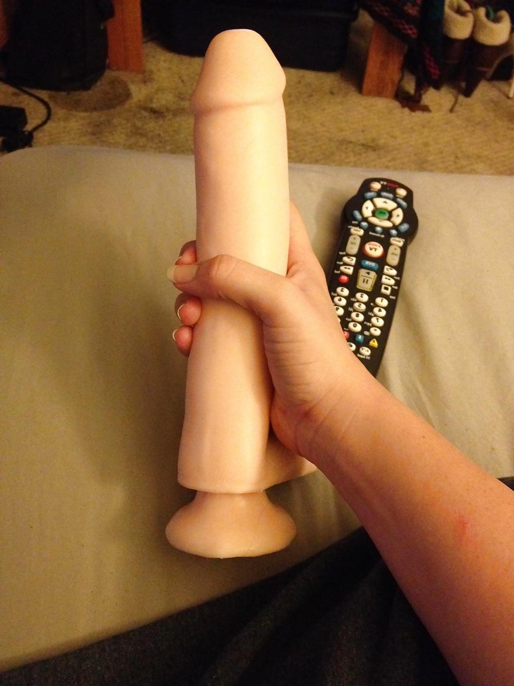 5P Young Queen plays with a toy for me