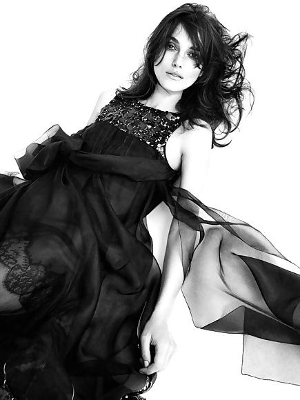 4P Keira Knightley Poses Topless