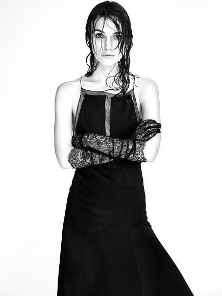 4P Keira Knightley Poses Topless