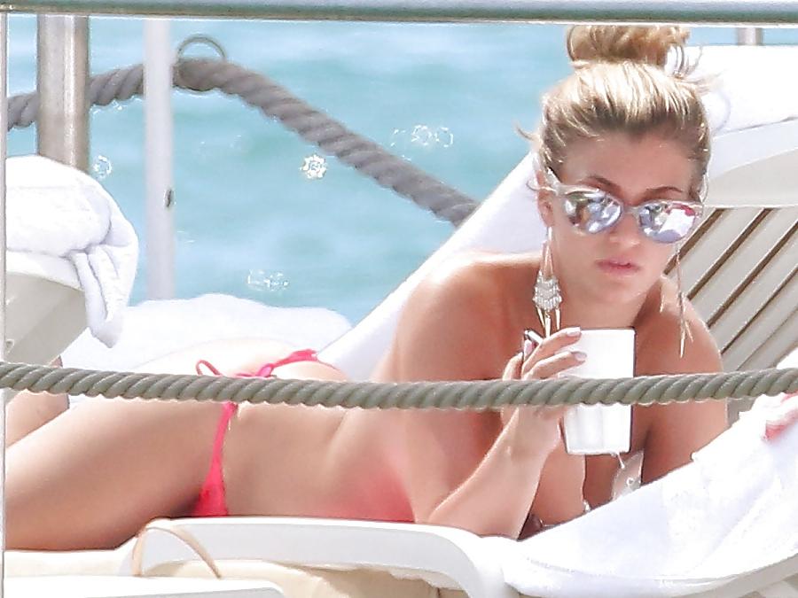 12P Amy Willerton Topless !!!