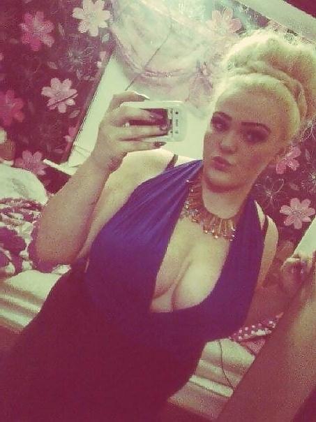 25P Fat boobed chav miss piggy